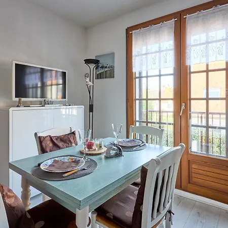 Doudounette - A Proximite De La *