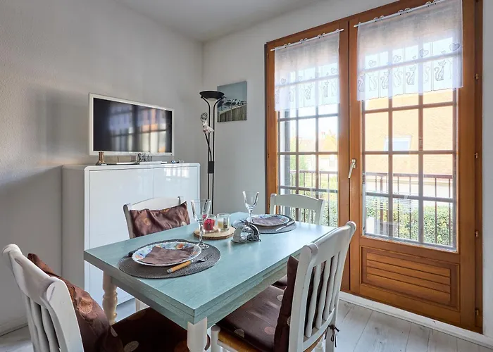 Doudounette - A Proximite De La *